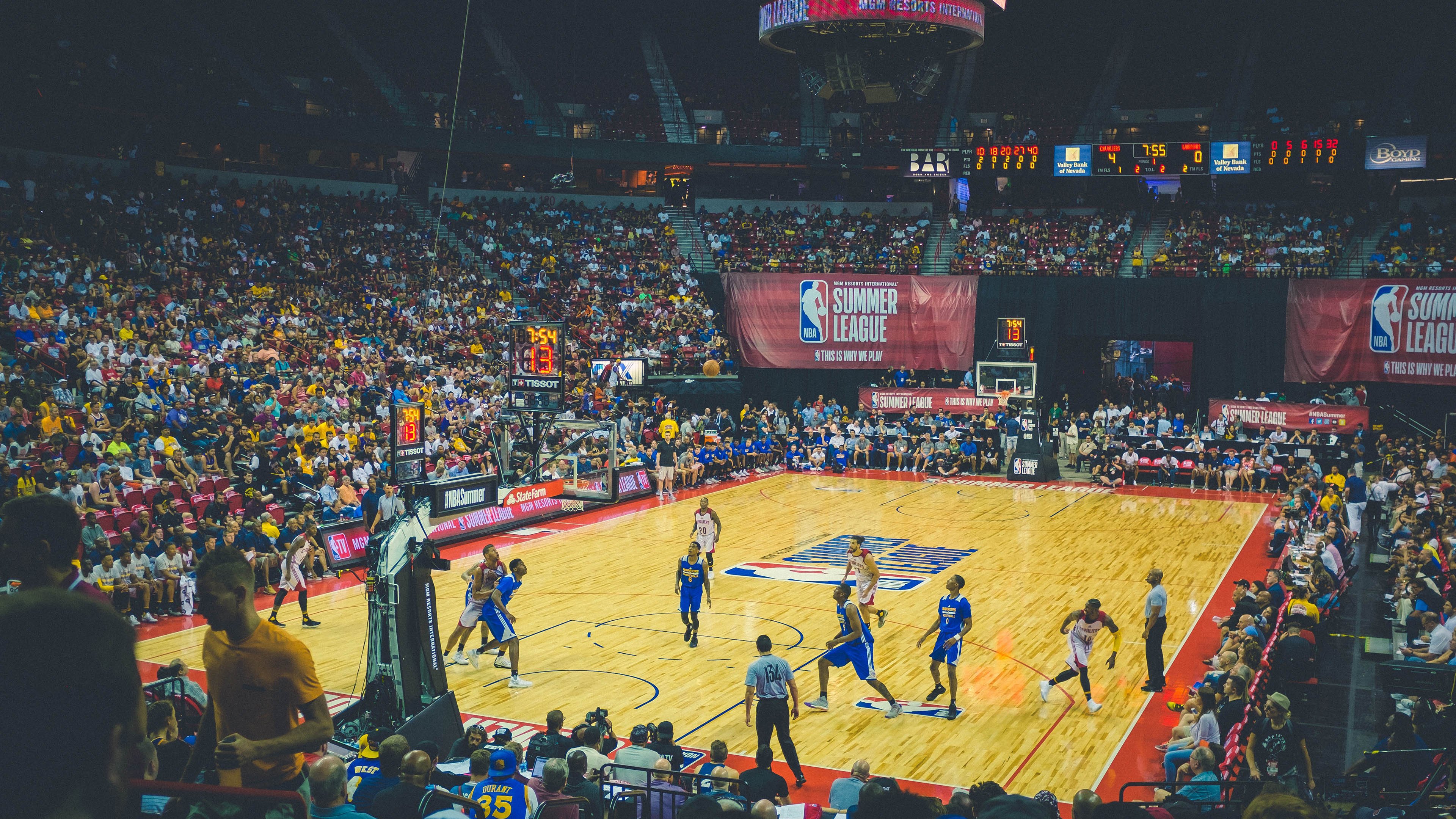 九游游戏中心下载-赫塔菲整体移动统一展现团队默契，赫塔菲首发